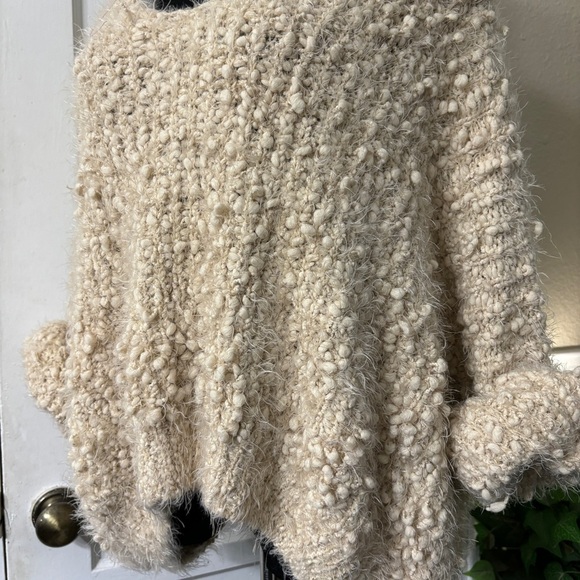 POL Soft Fuzzy White/Ivory Slouchy Oversized Sweater - Picture 15 of 16